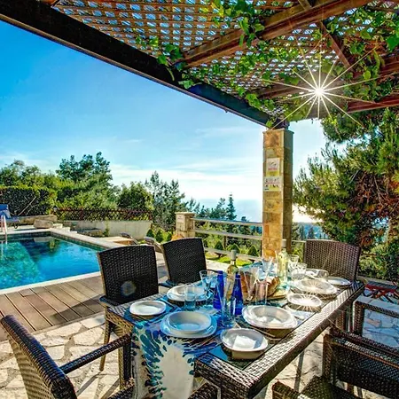 Sleeps 6 Pool Air Con Wifi Agriliás
