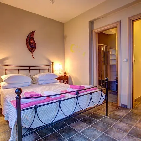 Sleeps 6 Pool Air Con Wifi Villa