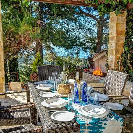 Sleeps 6 Pool Air Con Wifi
