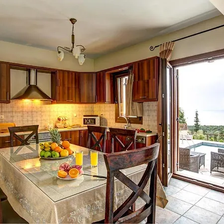 Villa Sleeps 6 Pool Air Con Wifi Agriliás