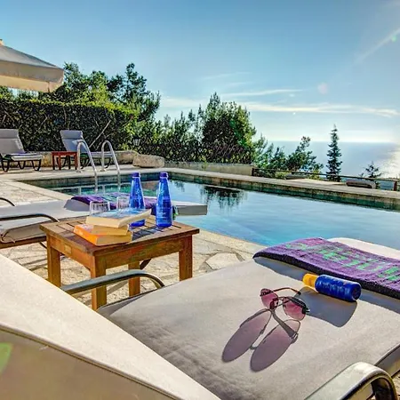 Villa Sleeps 6 Pool Air Con Wifi