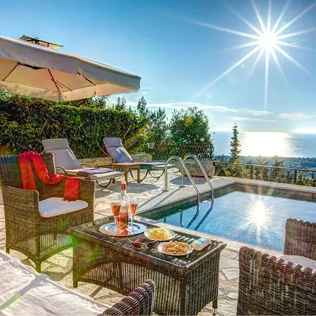 Sleeps 6 Pool Air Con Wifi * Agriliás