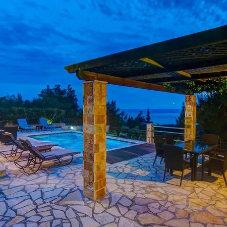 Sleeps 6 Pool Air Con Wifi Villa
