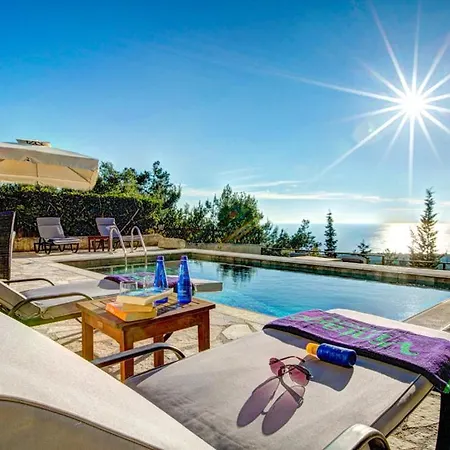 Sleeps 6 Pool Air Con Wifi *