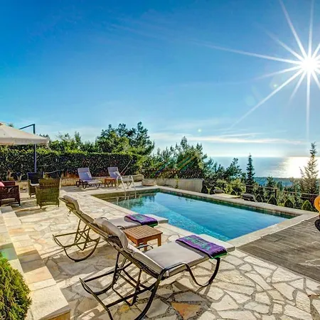 Sleeps 6 Pool Air Con Wifi