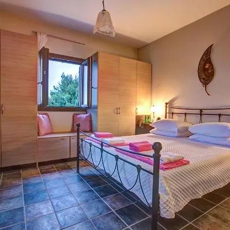 Sleeps 6 Pool Air Con Wifi Villa